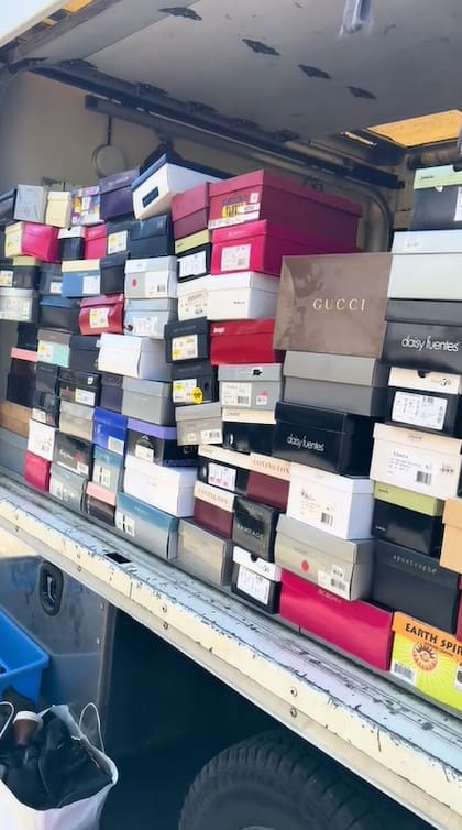 Todas las cajas que halló Wades en el contenedor