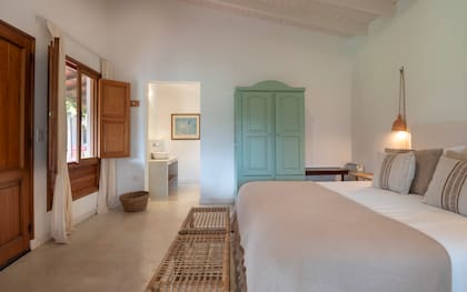 Todas las camas y respaldos son singles y se unen, según la configuración necesaria, a través de fundas.