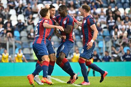 Todas las felicitaciones para Bareiro, tras el golazo que le hizo a Gimnasia en La Plata