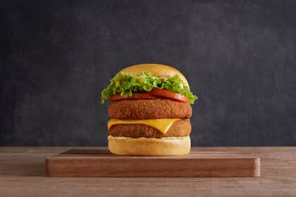 Todas las hamburguesas de Dean & Dennys vienen con la fabulosa salsa de la casa y en pan artesanal de papa.