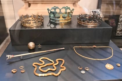 Todas las joyas halladas debajo de la Catedral de Vilna, Lituania