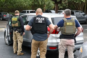 Documentos válidos en Florida y qué hacer si el ICE te detiene en una parada de auto en enero 2026