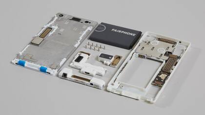 Todas las piezas de un Fairphone 2