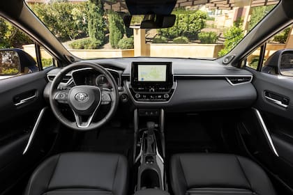 Todas las versiones incluyen pantalla multimedia de ocho pulgadas y compatibilidad con Apple CarPlay y Android Auto