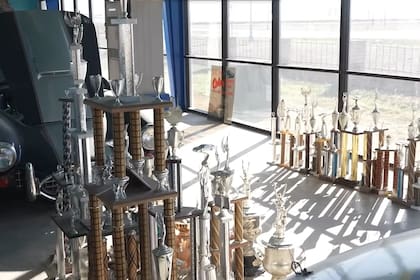 Todavía están los viejos decorados como los cascos y trofeos