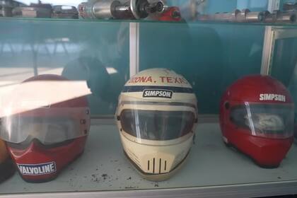 Todavía están los viejos decorados como los cascos y trofeos