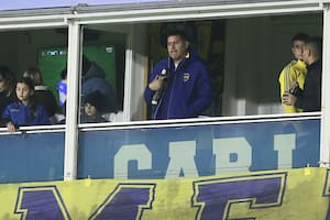 Murmullos y reproches: los hinchas de Boca advierten que el póster de Riquelme se desgasta