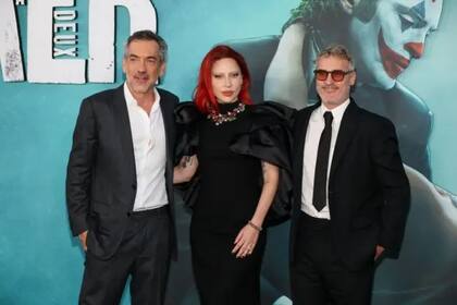 Todd Phillips, Lady Gaga y Joaquin Phoenix en el estreno de Joker 2 en Los Ángeles