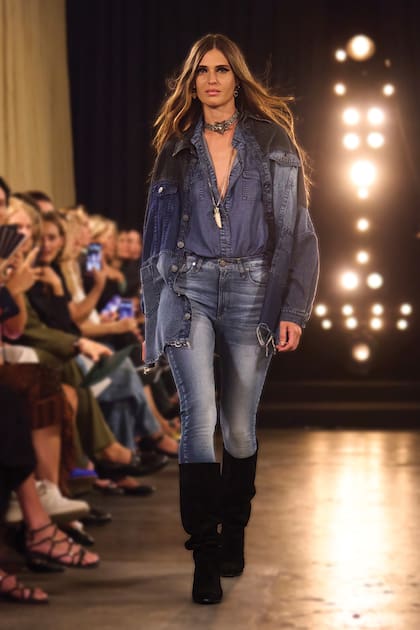 Todo al jean para Mia Flores Pirán, la hija de Ginette Reynal.