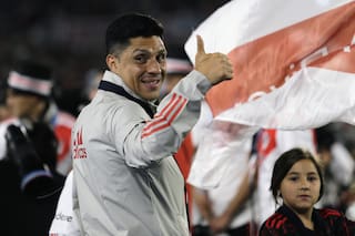 Enzo Pérez: de vivir en un garaje sin baño y mendigar pan, a ídolo de River sin haber nacido en el club