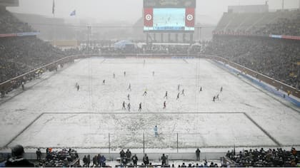 Todo blanco: así quedó el campo de juego de Minnesota, en Minneapolis