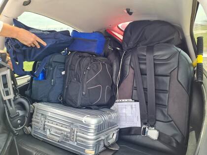 Todo el equipaje que llevaron en el avión los nueve meses de viaje