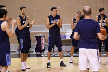 Todo el plantel aplaude al final de la práctica. Un rito.
