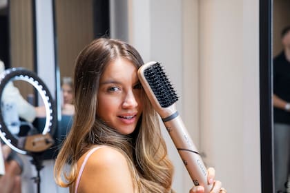Todo en 1: el nuevo Multistyler UniQ viene en diferentes diseños, con 9, 8, 6 y 4 cabezales. Su motor profesional garantiza una potencia de flujo de aire adicional, dando como resultado looks mucho más rápidos y eficaces.