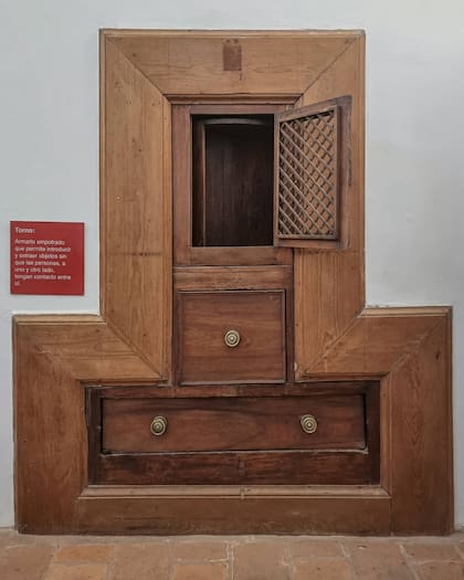 Todo entraba y salía por este torno, un artilugio para minimizar el contacto de las monjas con el mundo exterior.