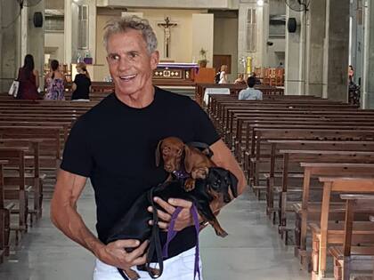“Todo era soledad y depresión, hasta que me aferré a Dios y eso me sanó. Me acerqué a la iglesia y hoy soy feliz como voluntario. Es una manera de agradecer todo lo que ellos hicieron por mí”, declaró Ricaro Piñeiro a LA NACION