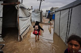"Todo está empapado": Lluvias invernales en Gaza traen nueva miseria para los palestinos