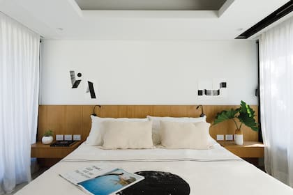 Todo guardado. Despejar los ambientes de cosas amontonadas y reducir el ruido visual es propicio para el buen descanso.