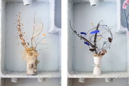 Todo lo que forma parte de la florería y lo que compone las ambientaciones que Gerardo Acevedo realiza son creaciones propias, desde un centro de mesa hasta una lámpara.