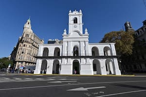 ¿Es feriado el lunes 25 de mayo?