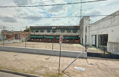 Todo ocurrió en medio de una audiencia donde estaba siendo juzgado por homicidio agravado por el uso de arma de fuego, lesiones leves agravadas y daño.