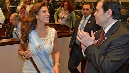 Todo queda en familia: para Gerardo Zamora y su esposa, Claudia Ledesma, la gobernación santiagueña representa un bien ganancial