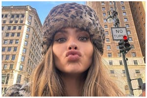 "Todo sintético". La China Suárez llegó a Nueva York y deslumbró a todos con su look animal print