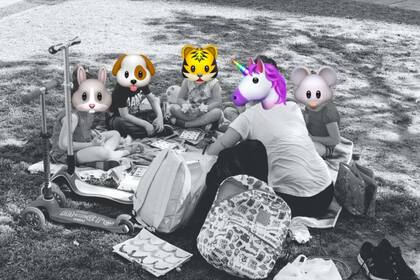 Todo surgió cuando un grupo de compañeritos de un jardín de infantes se encontraron en una plaza con una de sus exmaestras