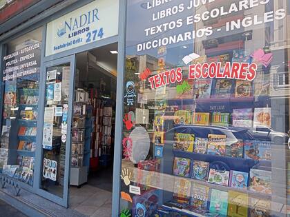 Todo texto escolar puede encontrarse en Nadir, tanto en su local físico como su tienda online