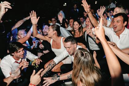 Todos a la pista de la mano del DJ Juan Diego Martínez Larrea, de Sarapura.