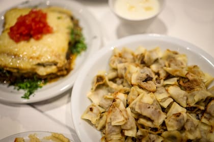 "Todos deberían probar mantí al menos una vez en su vida", asegura una de las madres encargadas de la cocina