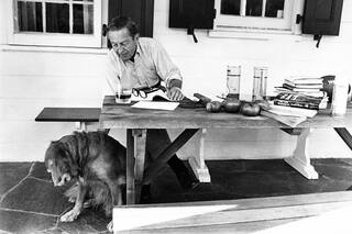 Las muchas vidas de un escritor pasado de moda