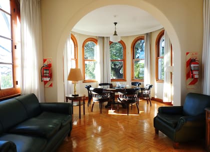 Todos los ambientes son sobrios, elegantes, y muy luminosos.