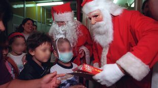 Todos los años los niños reciben con emoción la visita de Papá Noel y Los Reyes Magos