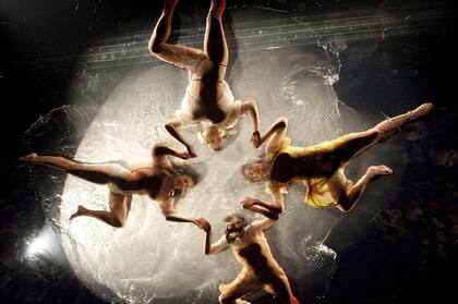 Todos los artistas rotan los papeles durante los distintos shows