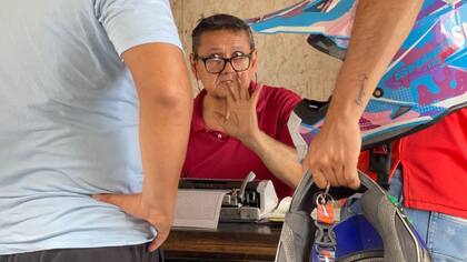 Todos los días, a las 8 de la mañana, los tinterillos empiezan a llegar a la Carrera 14 con Calle 36 del centro de Bucaramanga