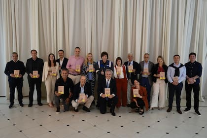 Todos los funcionarios del Gobierno que participaron de la reunión convocada por Javier Milei en Olivos