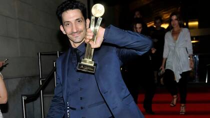 Juan Minujín se llevó su premio Tato al mejor actor en drama por su trabajo en El Marginal