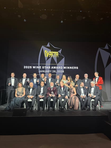 Todos los ganadores en el escenario de los premios