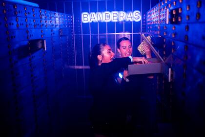 Todos los invitados pasaron por Bóveda Experience para probar las fragancias de Banderas.