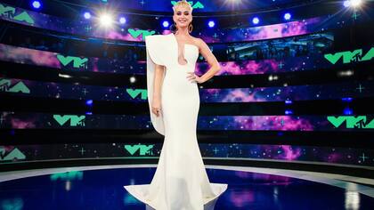 Todos los looks de los Premios MTV 2017