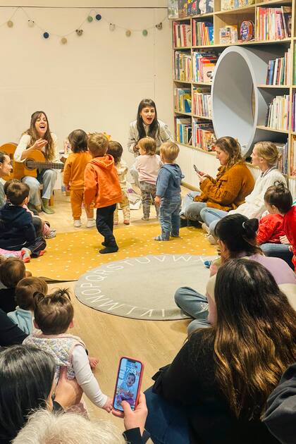 Todos los meses hay encuentros que van rotando y son parte de lo que llaman su "universo cultural".