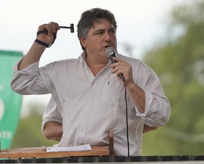 Todos los meses, martillo en mano, Francisco Paoltroni remata en Comandante Fontana, Formosa