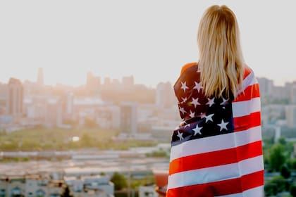 Todos los migrantes que permanezcan más de 30 días en el país tienen la obligación de realizar el proceso ante el Uscis