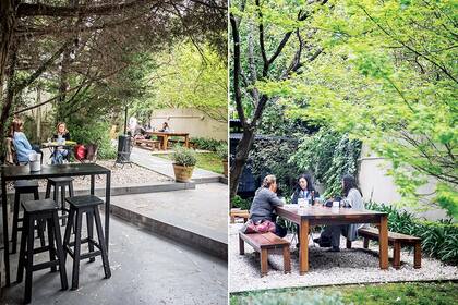 Todos los muebles de madera, mesas y reposeras son obra de Miguel Fonrouge, primo de las dueñas, al frente del Studio Bois Design