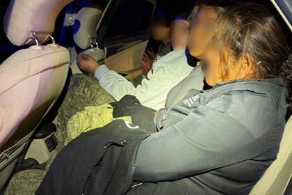 Todos los ocupantes del vehículos fueron detenidos por CBP