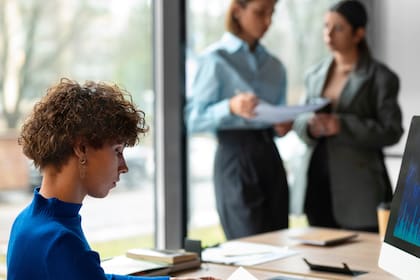 Todos los puestos requieren autorización para trabajar en Estados Unidos y la aprobación de antecedentes y exámenes específicos