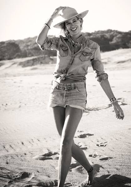 "Todos los que formamos parte de este proyecto tenemos cierto enamoramiento por la cultura italiana", dice Barreiro quien se luce como anfitriona de Napulé Notte, el restaurante fundado por Vitto Moya que hace unos días desembarcó en José Ignacio.