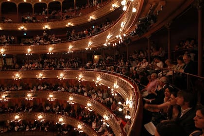 Todos quienes han ido y van al Colón han tenido, al menos una vez, una
de esas experiencias reveladoras que dejan huella en el espíritu.