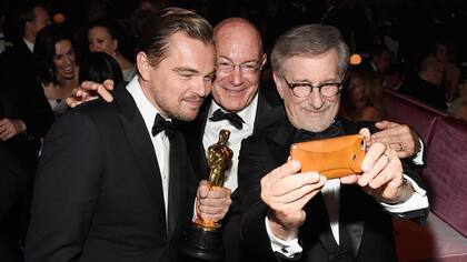 Todos quieren la foto con Leo, hasta Spielberg